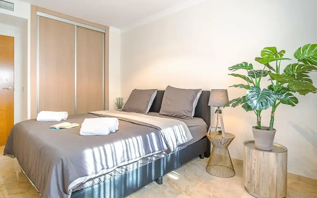 Apt Mairena Forest sea View & Pool