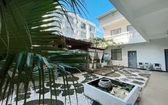 Weizhou Island Xilin Meishu (Shell Beach Shop)