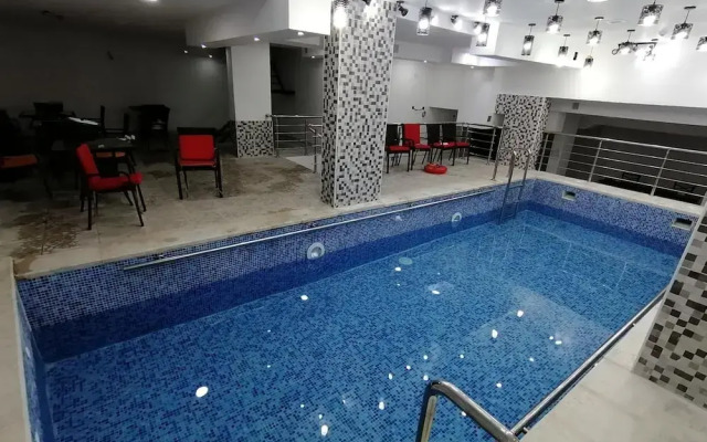 Weekend Hotel