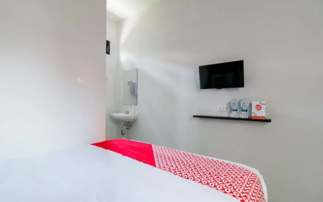 Oyo 1898 Louise Place