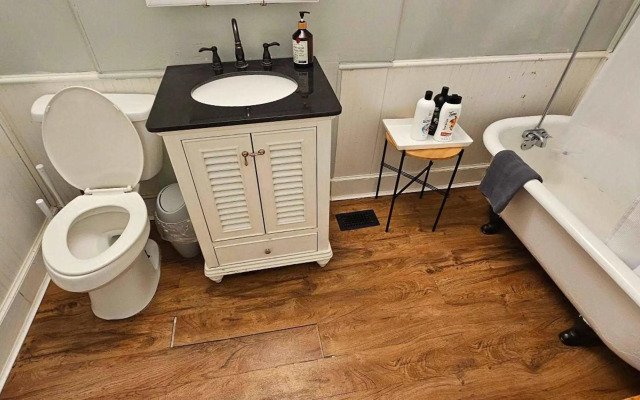 Dauphin District Darling #2-Downtown, Restaurants