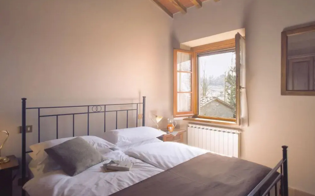 Farmhouse in Campriano With Pool & Wine Tours