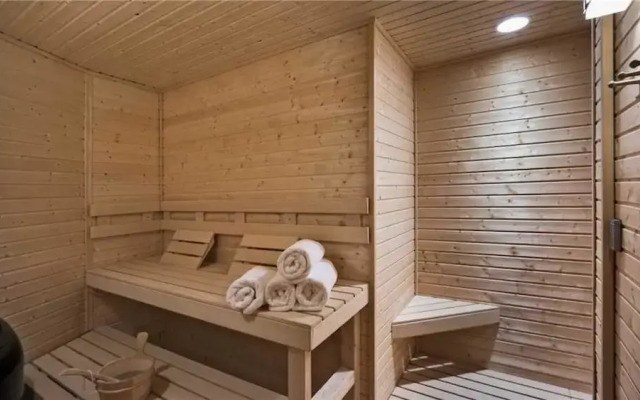 Gold Mine Lodge 6 BedroomHoliday home By Moving Mountains