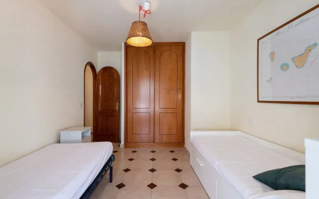 Great house with pool close to beach