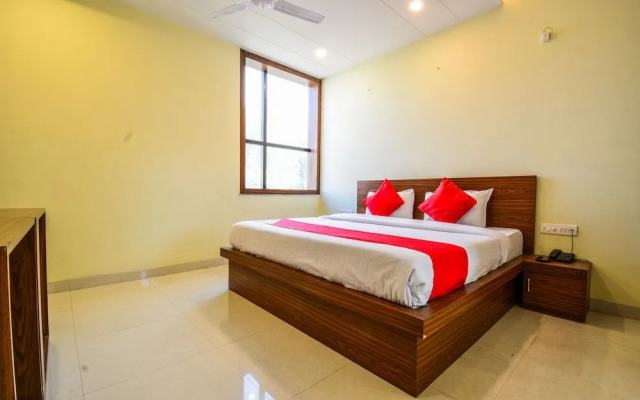 OYO 22204 Hotel Mark Inn