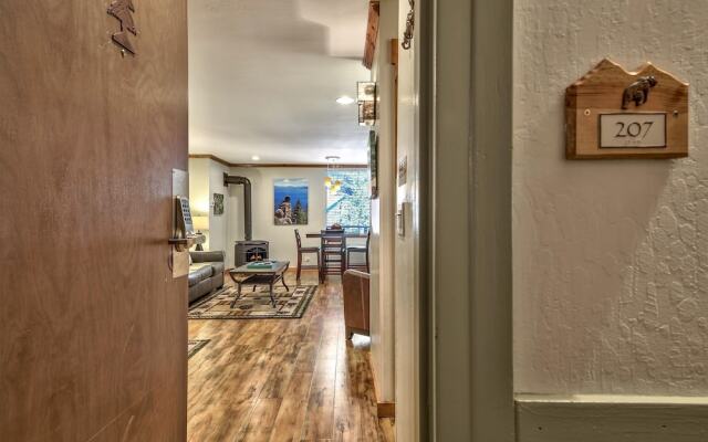 207 Lakeland - 1 Br Condo