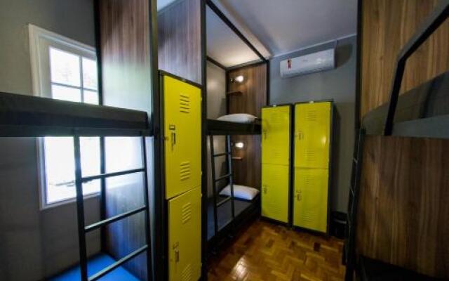 Um Hostel