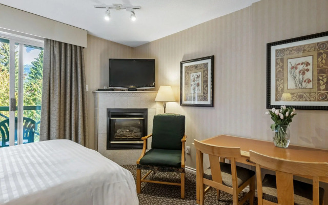 Pinnacle Hotel Whistler Village