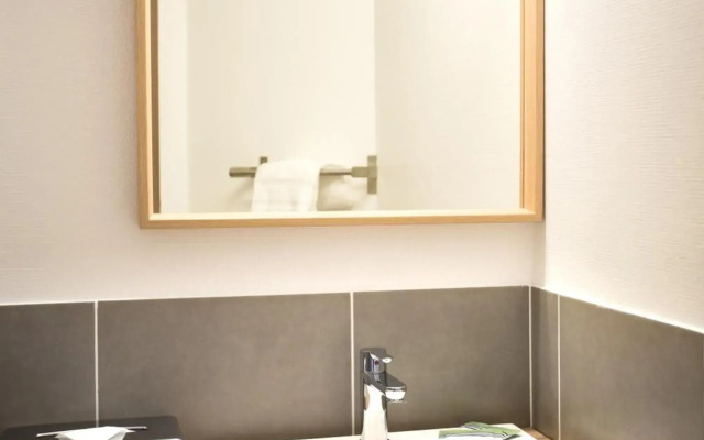Carre Pau Airport Hotel