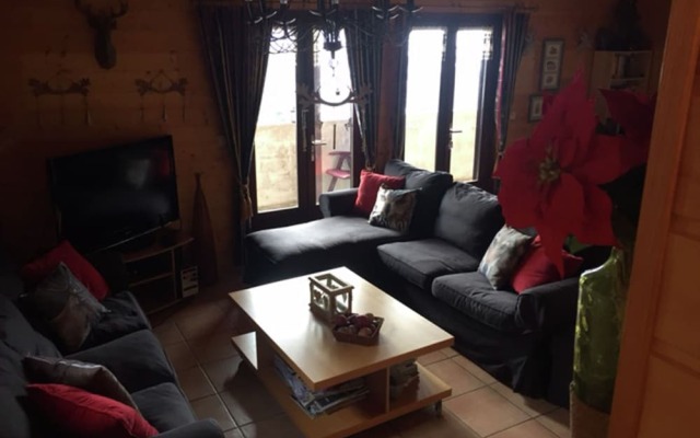 8-10 Pers. Chalet Just 700 Meters Outside Les Gets