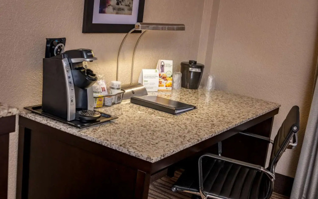 Holiday Inn Cleveland Strongsville Arpt