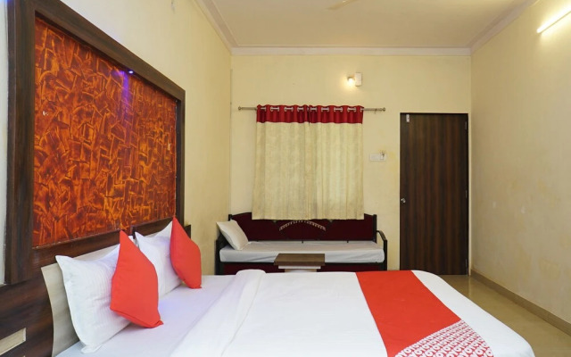 OYO 19792 Shivneri Motels