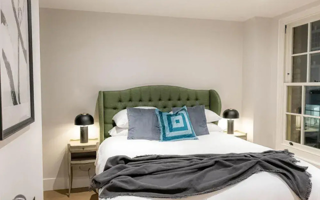 Three Bedroom Near Brick Lane by Belvilla