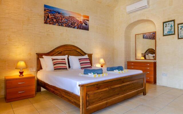 The Grand Authentic House with Private Pool