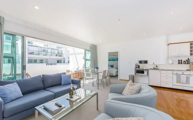 Elegant 2BR Princes Wharf Apartment