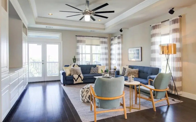 Massive 14 Bed/3.5ba Downtown Home by Domio