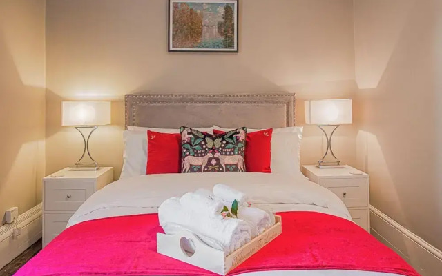 Stylish Grade II Apartment - The London
