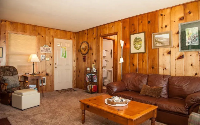 Beach Bungalow Roads End 2 Br cottage by RedAwning