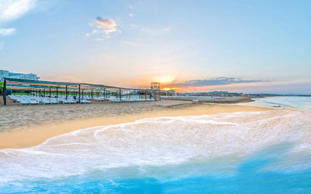 Royal Atlantis Spa & Resort