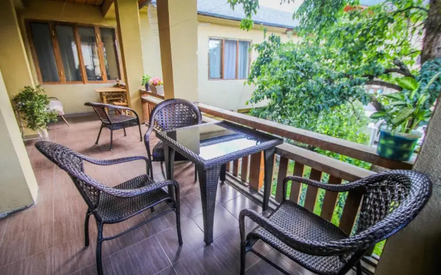Eka&Nino GuestHouse