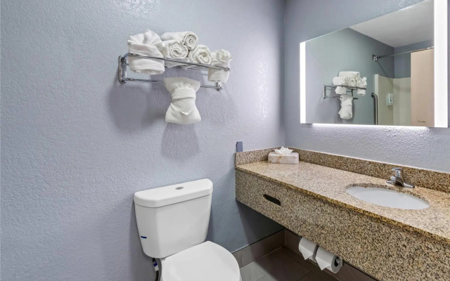 Quality Inn & Suites Manhattan