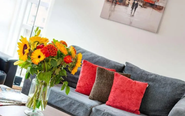 Base Serviced Apartments - The Docks