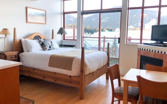 Alpenglow Lodge by MountainView