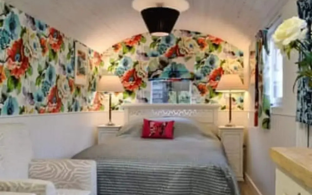 Country Estate - Shepherd's Hut, Llandenny