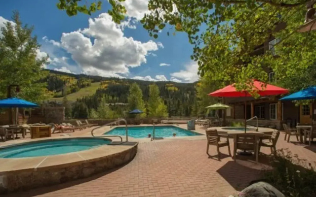 3 Bedroom Mountain Condo in River Run Village With Expansive Mountain Views and Walking Distance to Ski Slopes