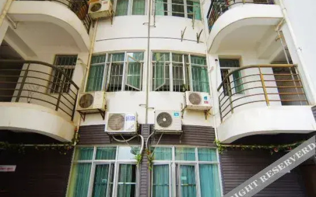 6 Days Hotel