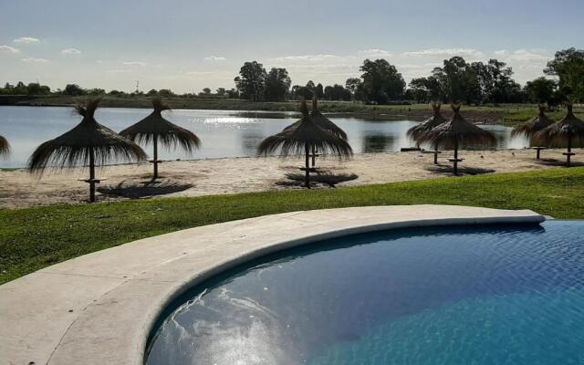 Howard Johnson by Wyndham Ezeiza Convention Center
