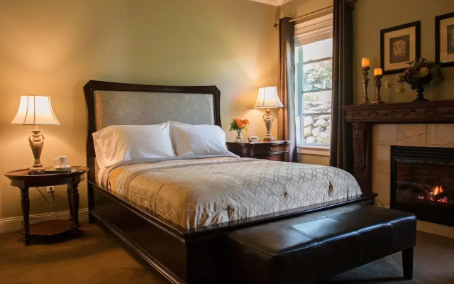 Summer Creek Inn