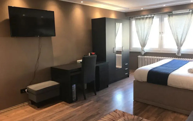 Mike's Four - Hostel