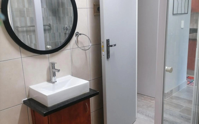 Muizenberg Mountain View Apartment