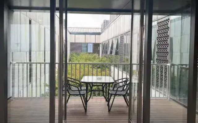 Baiyi Hotel (Suzhou Taihu Scenic Area Xiupin Street)
