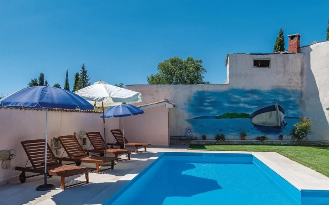 Beautiful Home in Divsici With Wifi and 2 Bedrooms