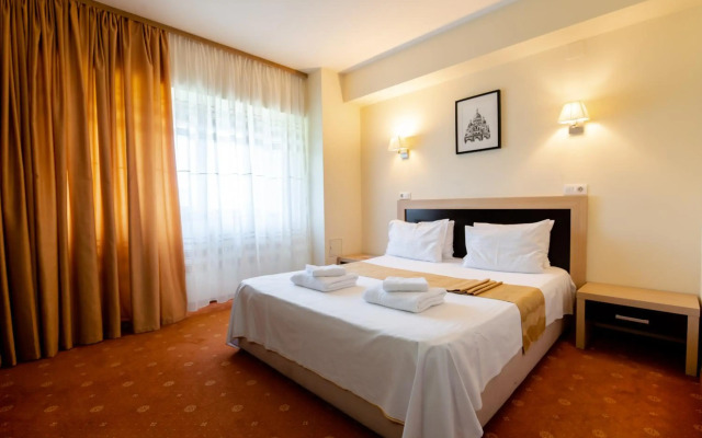 Hotel Oxford Inn & Suites