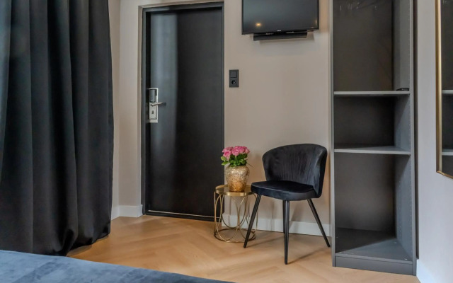 Hotel 83