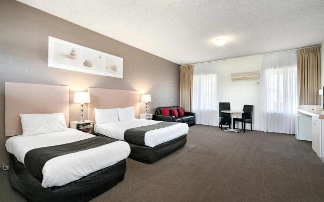 Comfort Inn & Suites King Avenue – Guest Rooms – Sale