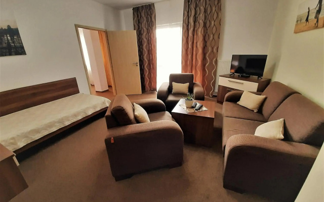 Melrose Apartments 2