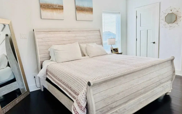 Dockside Dream Home for 10