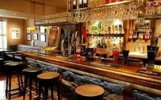 Holland Arms Hotel