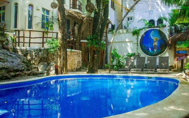Luna Blue Hotel & Garden