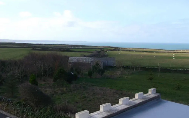 Trenowan B and B