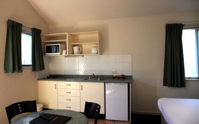 Travellers Motor Village