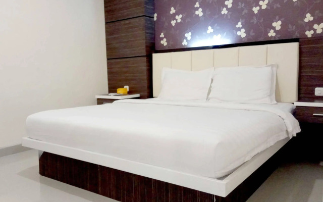 RedDoorz Plus @ Grand Pacifik Hotel Makassar