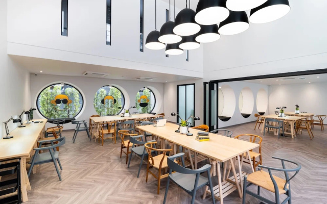 Blu Monkey Hub &  Krabi Town
