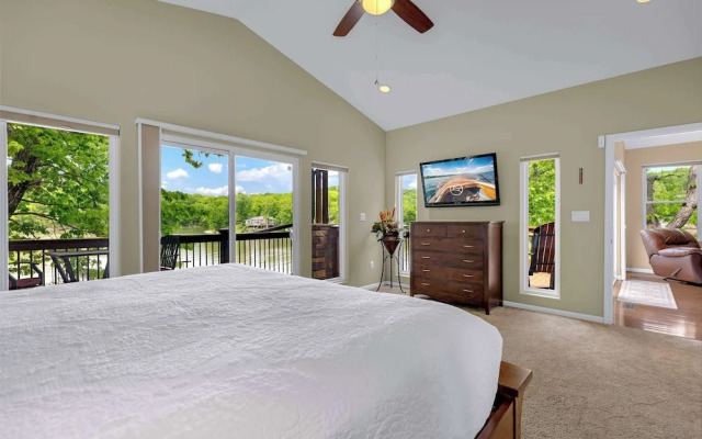 Trails End Hideaway Waterfront