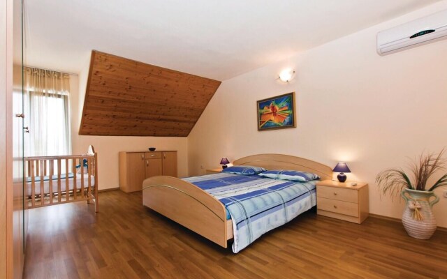 Amazing Home in Liznjan With 4 Bedrooms, Wifi and Outdoor Swimming Pool