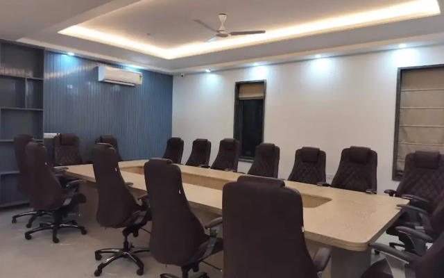 The Hoften Elite 32 Avenue, Sector 15, Gurugram